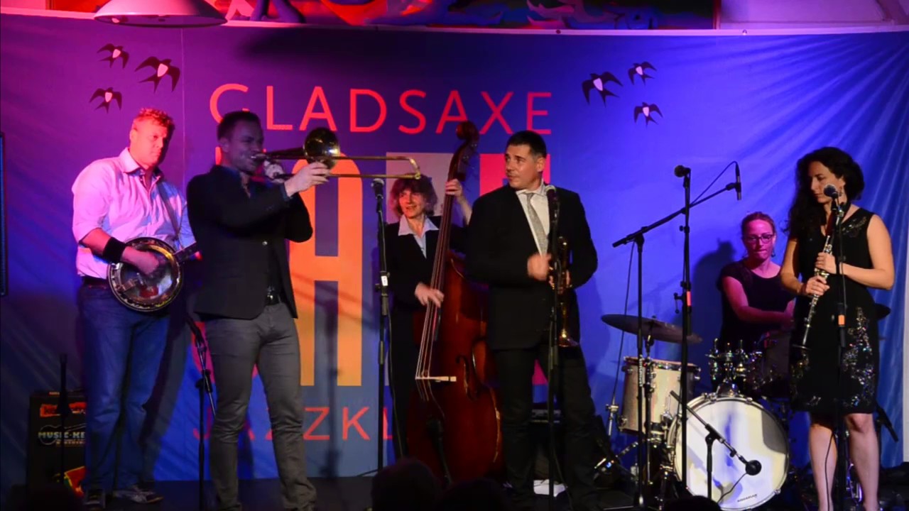 Mixdouble All Stars Just Squeeze Me