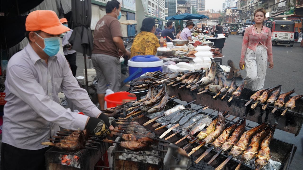 Best Cambodian Street Food & Food Market In Town - Various Cheap & Fast Foods Selling On The Street