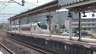 ⁴ᴷᴴᴰᴿ E657 Hitachi Passes and E531 Local Train Arrives at Ryūgasakishi - JR Jōban Line