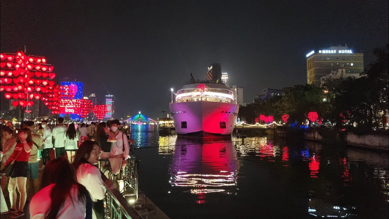 Evening Walk, Da Nang, Vietnam