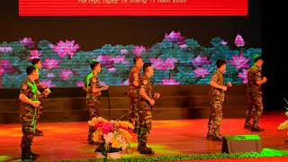 Video thumbnail of "បងចេះតែទ្វិស - Học viên Quân đội Hoàng Gia Campuchia"