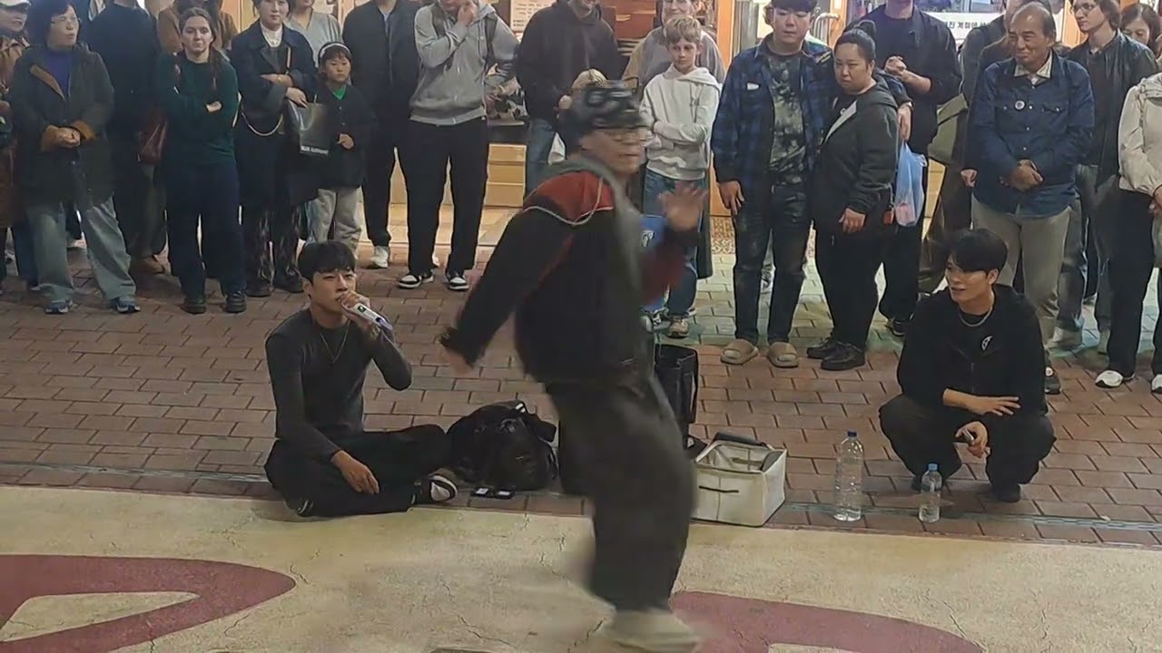 20251023 홍대버스킹(Hongdae busking) 원오브(Oneof) - 댄스배틀(1)