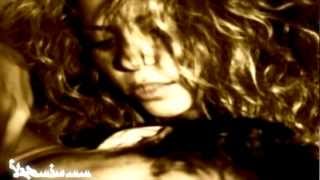 Watch Shakira Escondite Ingles video