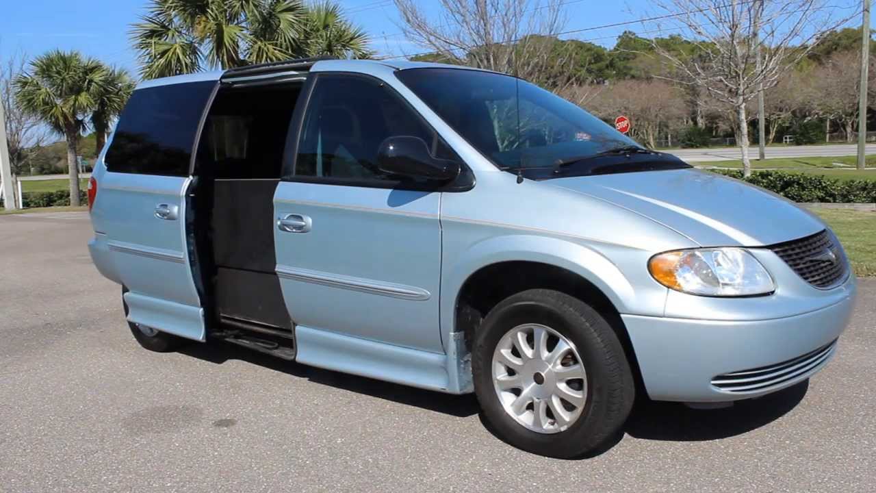 Wheelchair van handicap ramp van Braun Mobility 2002 Chrysler Town