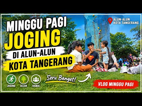 Minggu pagi joging di alun-alun kota Tangerang. 