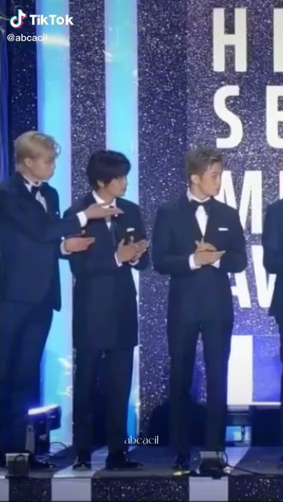 Johnny and Bubu be like : 'Masih kami pantau'. #markhyuck #mark #haechan #johnny #taeyong #nct127