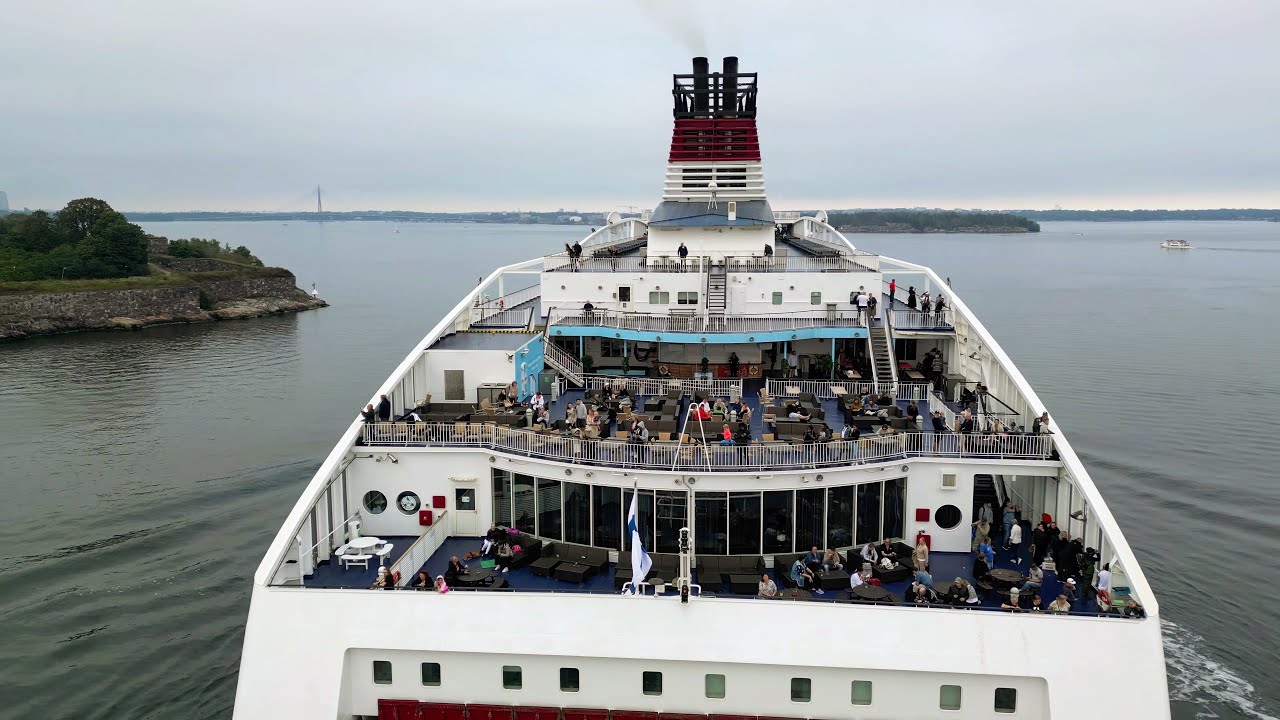 Helsinki Viking Line XPRS Passing Kustaanmiekka, September 2025