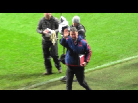 Booey Van Gaal, he waves to the Manchester United Fans they Boo instead,  Sheffield United Cup Win