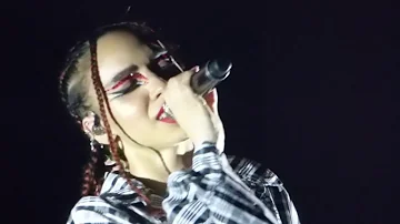 FKA Twigs - Cellophane (HD LIve at Koninklijk Theater Carré, Amsterdam, 3 December, 2019)