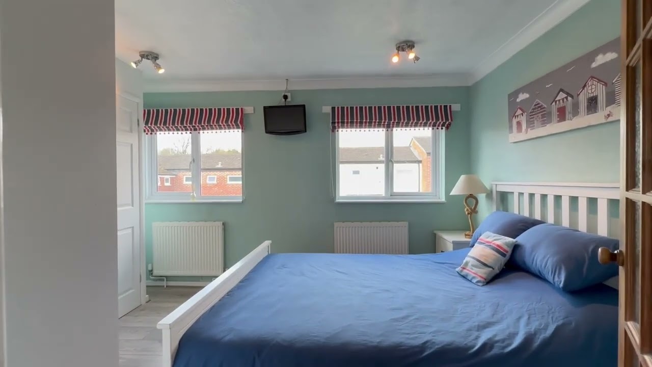 🏠 Clyde Court, Andover | Spacious 3-Bed Home with Garden & Character Features