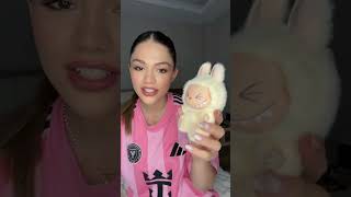 Eda Sakız Labubu Hediyyeleşmesi