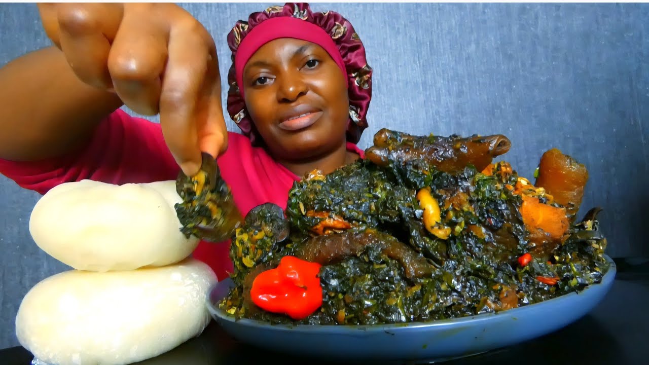 Asmr mukbang delicious bitterleaf soup with fufu ( Calabar bitterleaf soup)