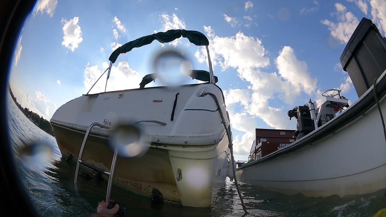 1992 SeaRay 270 Hull Cleaning