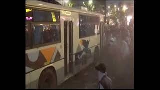 깨지지 않는 경찰버스의 창문 screenshot 2