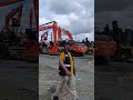 embarcando Excavator zx 200 HITACHI
