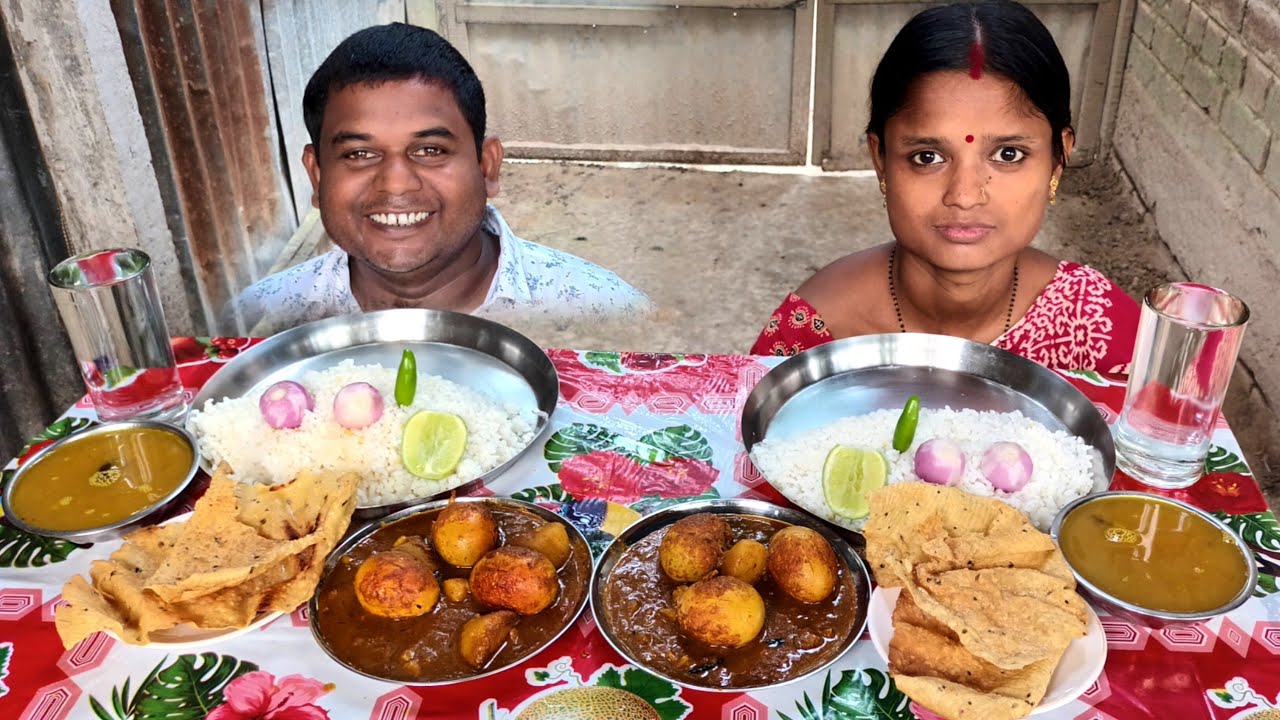 Asmr Eating 🔥🔥 Spicy Egg Curry, Thala Papor Bhaja 🔥🔥 Masur Dal, Onion, Chilli 🔥🔥 With Rice  