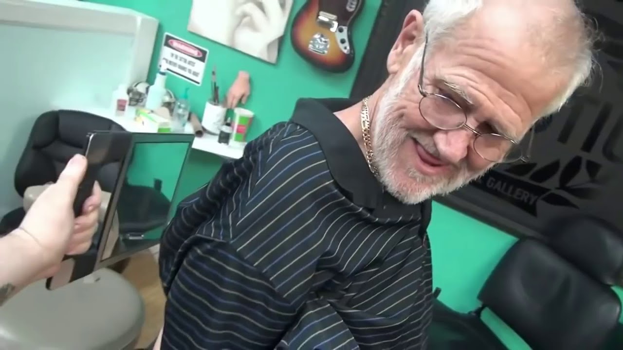 nonno spacca tatuaggio e il negozio (non seguo il calcio)