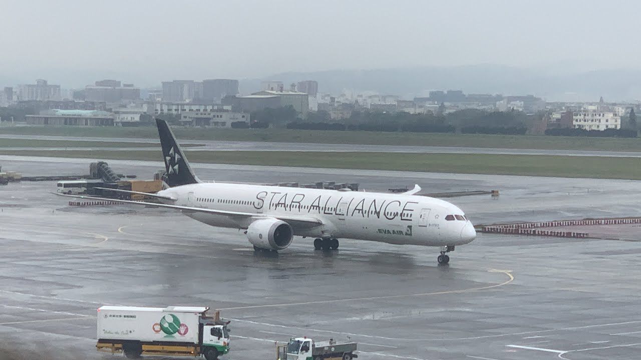長榮航空Boeing 787-10 Dreamliner(B78X)編號B-17812星空聯盟彩繪客機滑行至TPE台北桃園國際機場C7停機位 ...