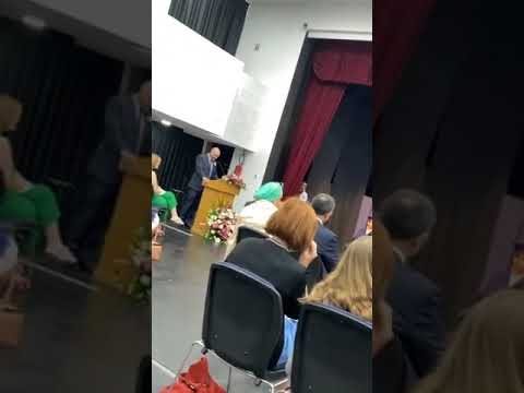 بالفيديو خديجة الفهري تهدي أغنية حزينة لوالدها يوم تسلمها شهادة التخرج