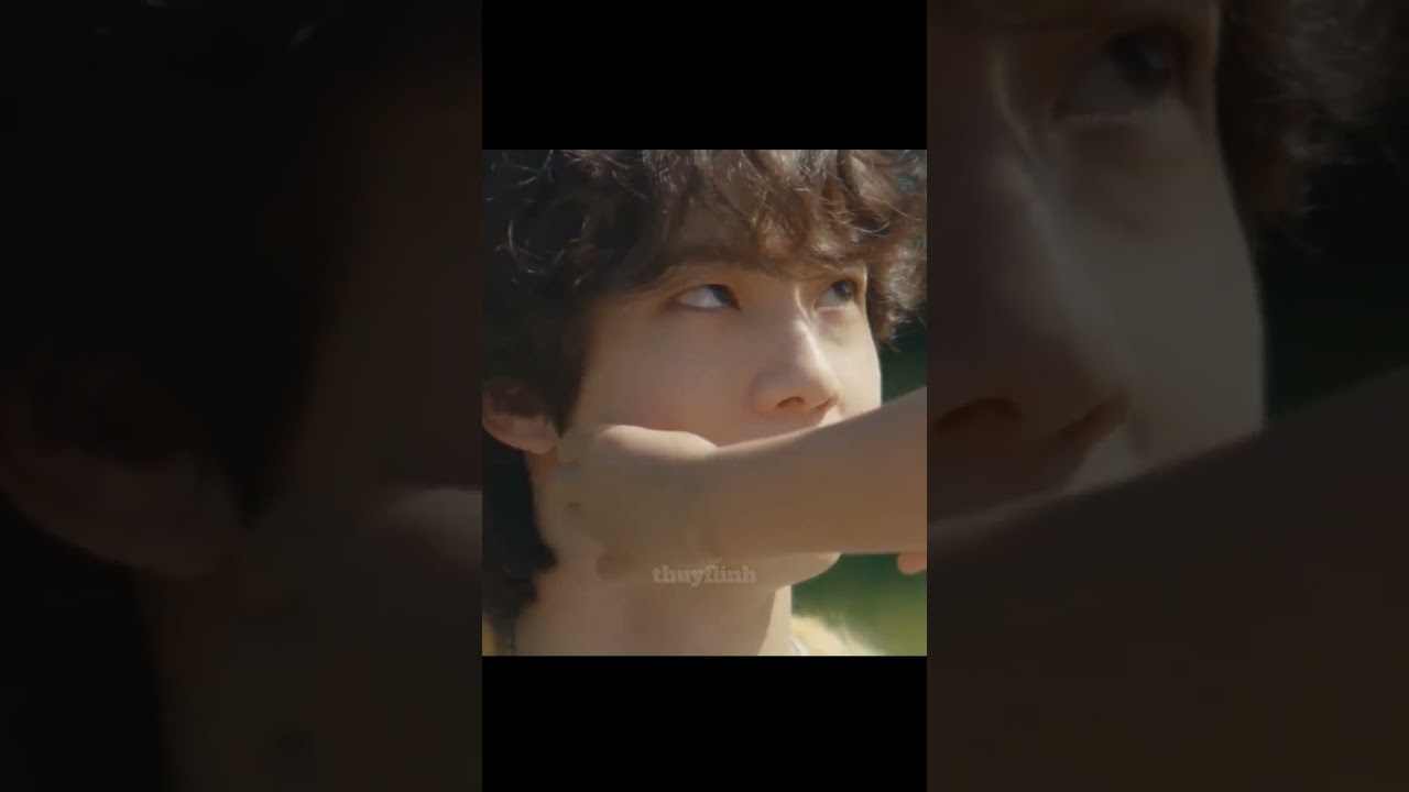 Seokjin so cute when the baby caressed Jin hyung😝🙊💜