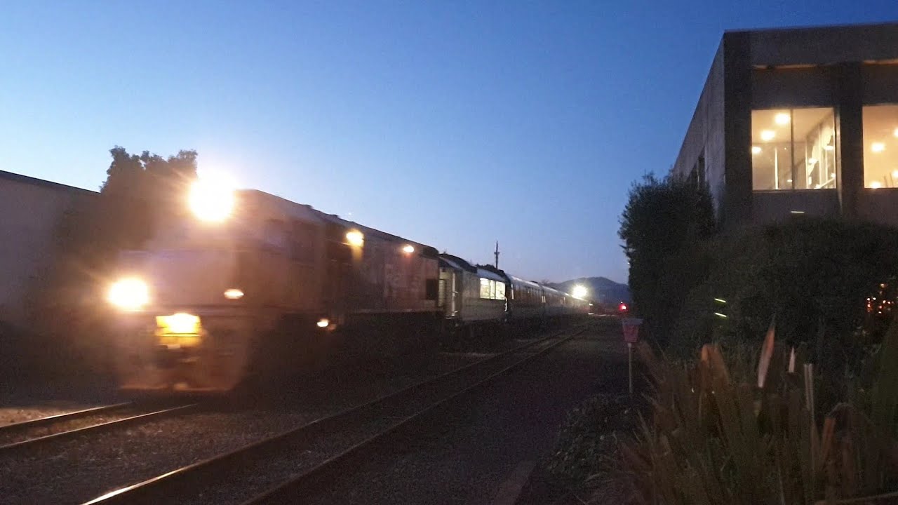 DFB 7173 on Train 701 at High Street Rangiora
