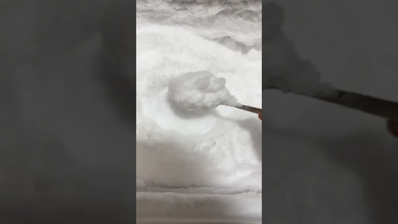 SCRAPING ICE FROM THE FREEZER & EATING IT?! 🧊❄️ SO SATISFYING BUT DANGEROUS?!
