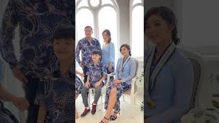 BTS foto wisuda bersama keluarga 🫶🏻 @warnaindonesiastudio