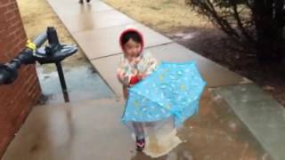 2 yo enjoys the rain 2歳児傘を振り回す