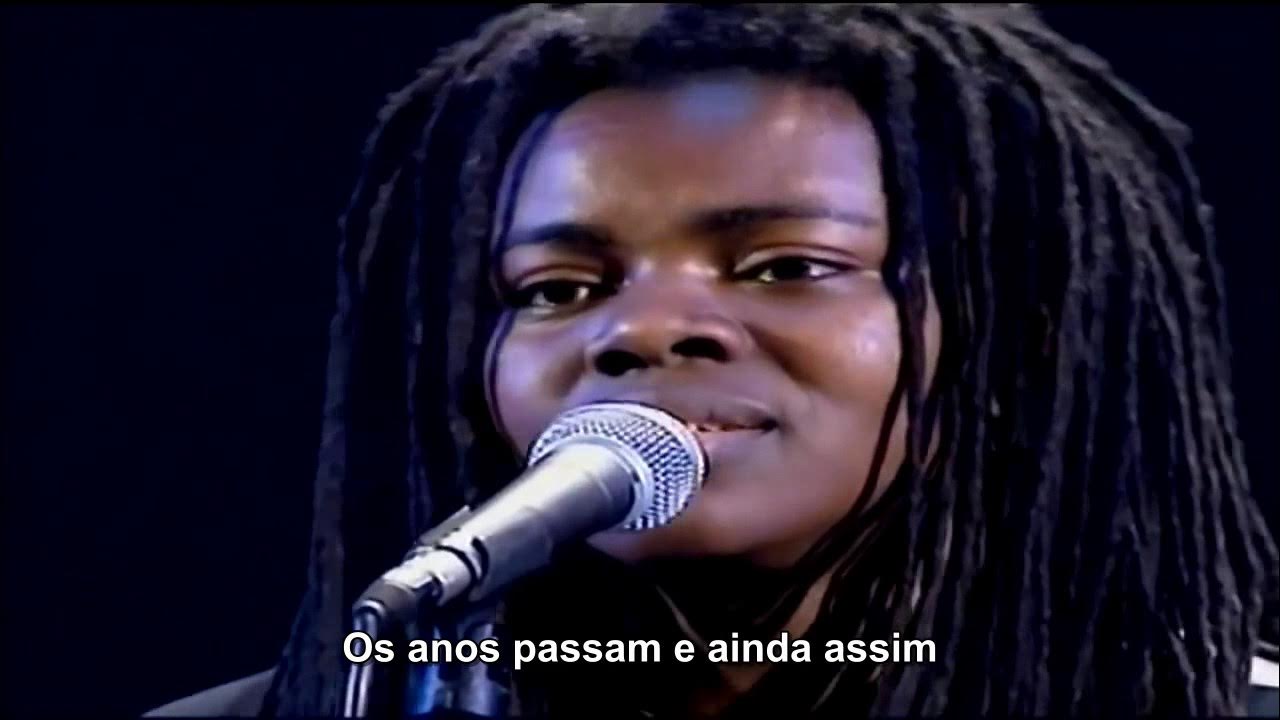 Песня baby you can. Tracy Chapman. Tracy Chapman-our Bright Future. Tracy Chapman Greatest Hits 2015. Трэйси Чэпмен с белой женщиной.