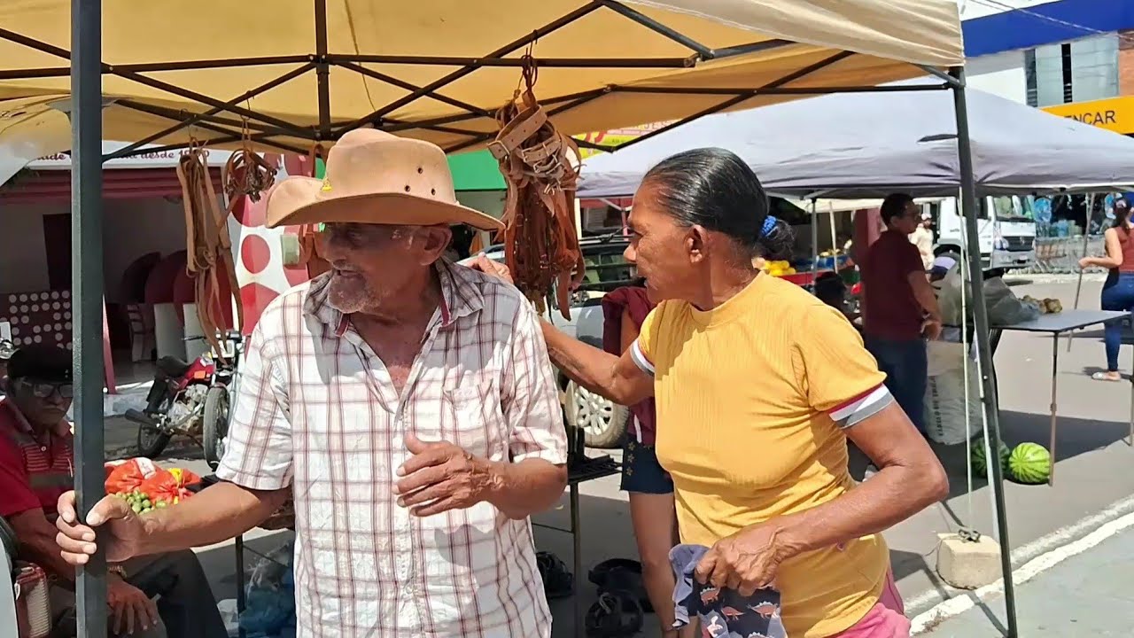 Seu Pedro Jacó e a Bida no bazar solidário em Verdejante PE 