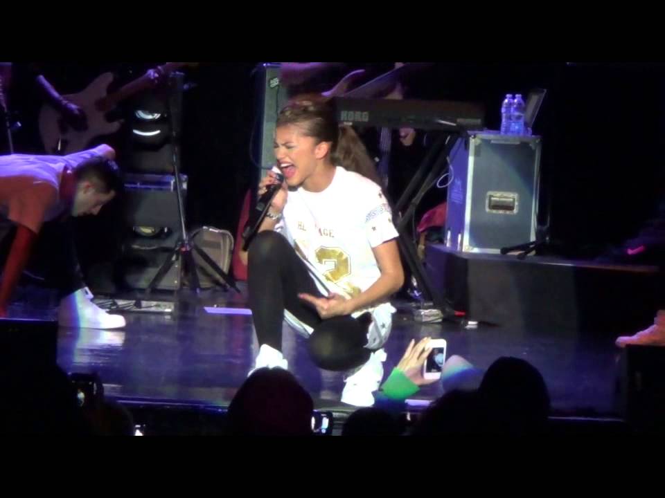 zendaya concert live - YouTube
