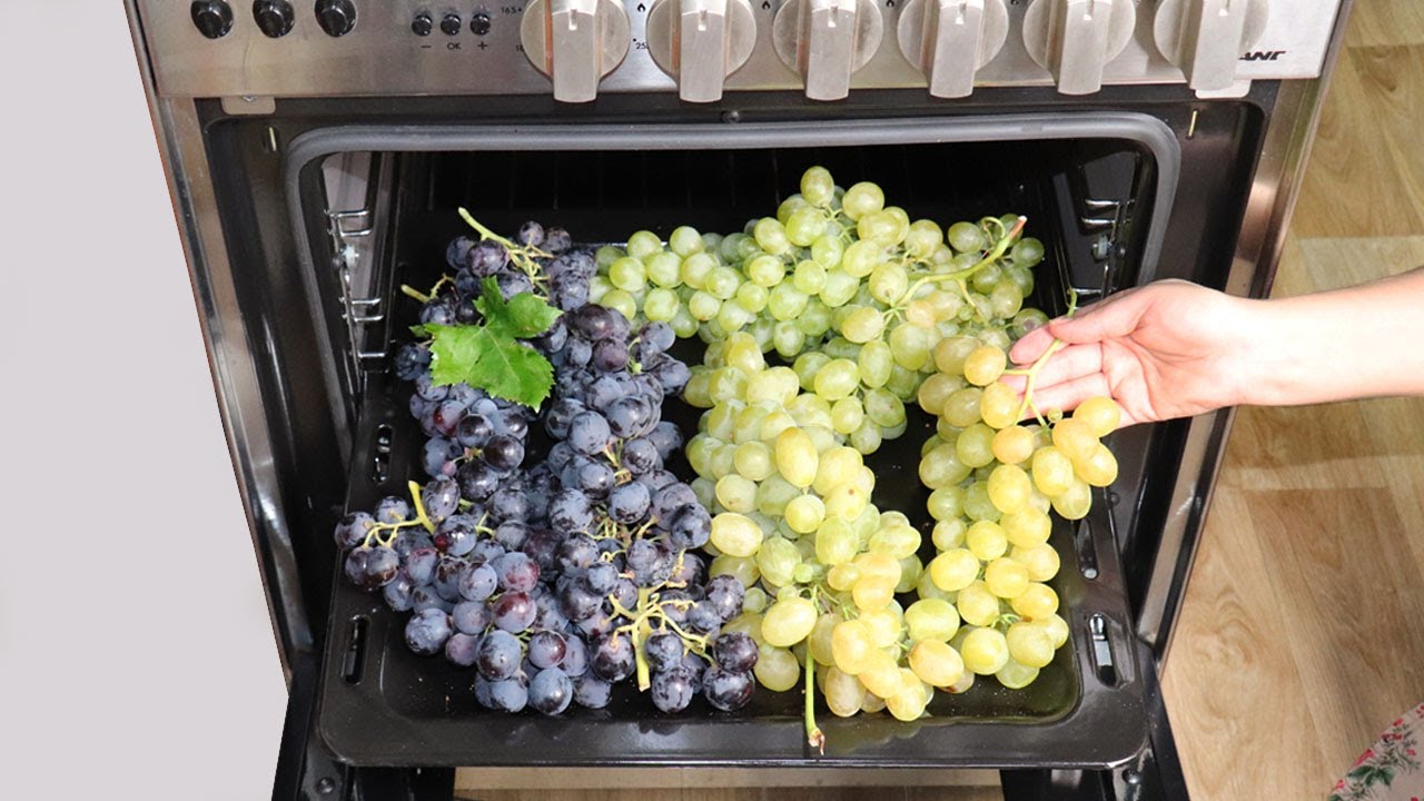 ضيعتي نصف عمرك وأنت تاكلي العنب بالطريقة العادية! ديري كلشي في الفران حضريه في 5 دقائق مستحيل تصدق