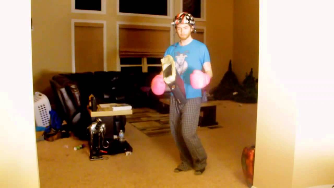 2013 Console Wars Training! PS4 vs Xbox One