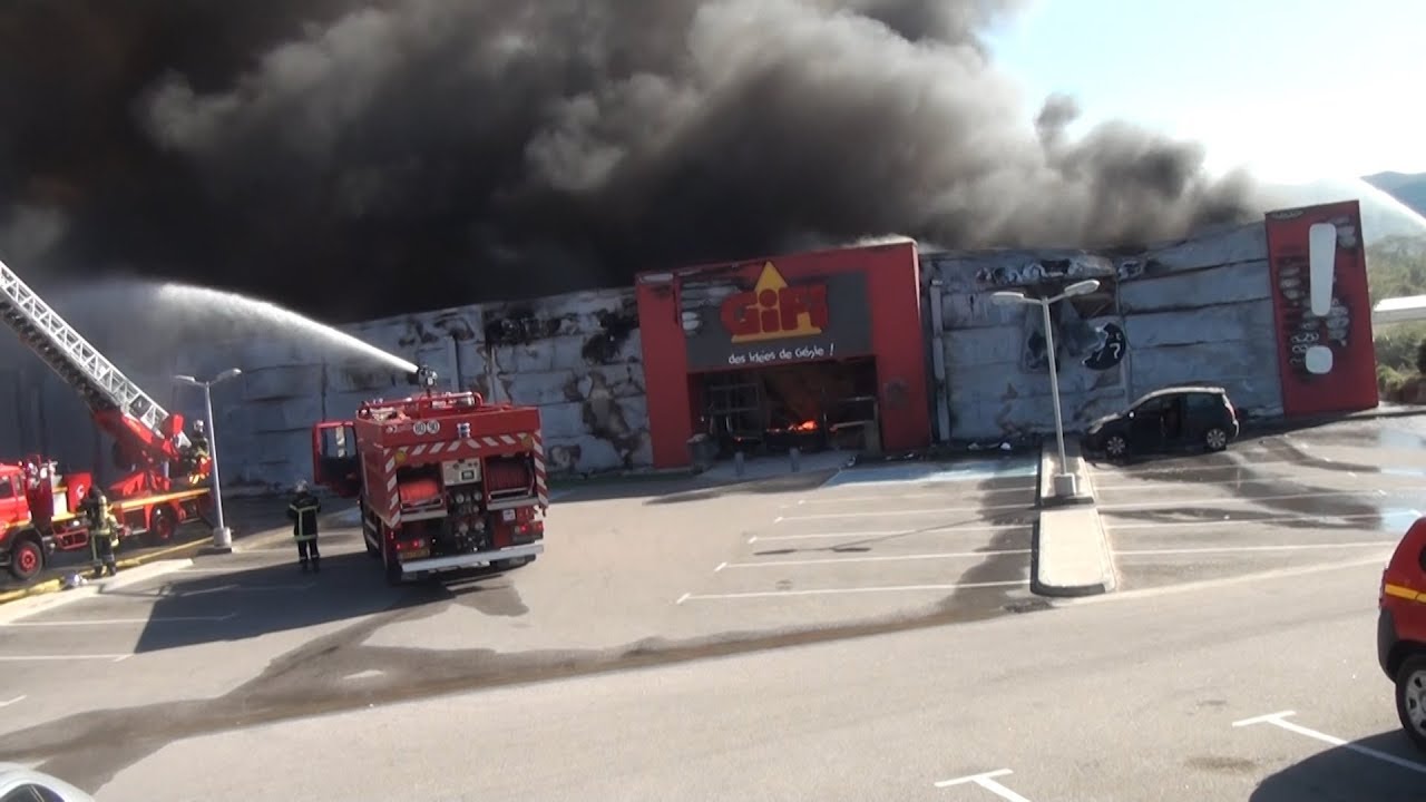 Incendie de Curbara : L’enseigne GIFI entièrement détruite par les flammes
