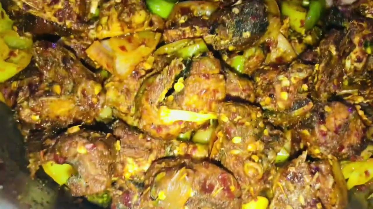 අලුත් මාලු වෙලින් රයිස් එකක් කමු.කුකුල් අඩුයි