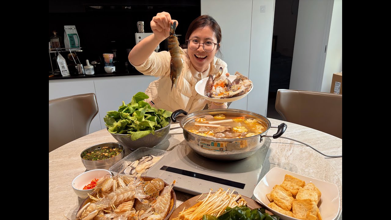 天气冷当然和火锅更配阿，一家人吃得又饱又开心！