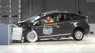 2012 Toyota Prius moderate overlap IIHS crash test