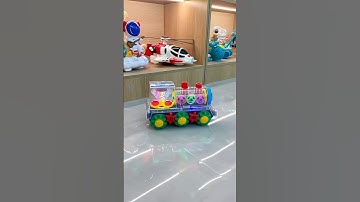 Có đồ chơi tàu hỏa nhỏ này cả điện thoại hay TV cũng chẳng buồn xem nữa 😂 #short #dochoi #toys