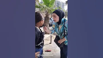 اطفال مشردين في لبنان يدخنون السجائر 