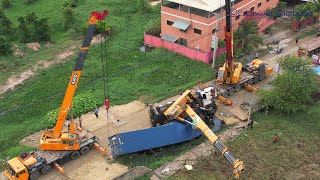 Impressive crane overturned on the road and Double crane use his power recovery successfully