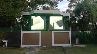 Pantalla LED con Apertura Central para salón de eventos