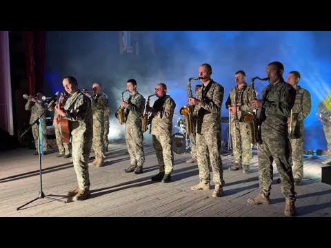 Браття Василь Жадан  Art military band