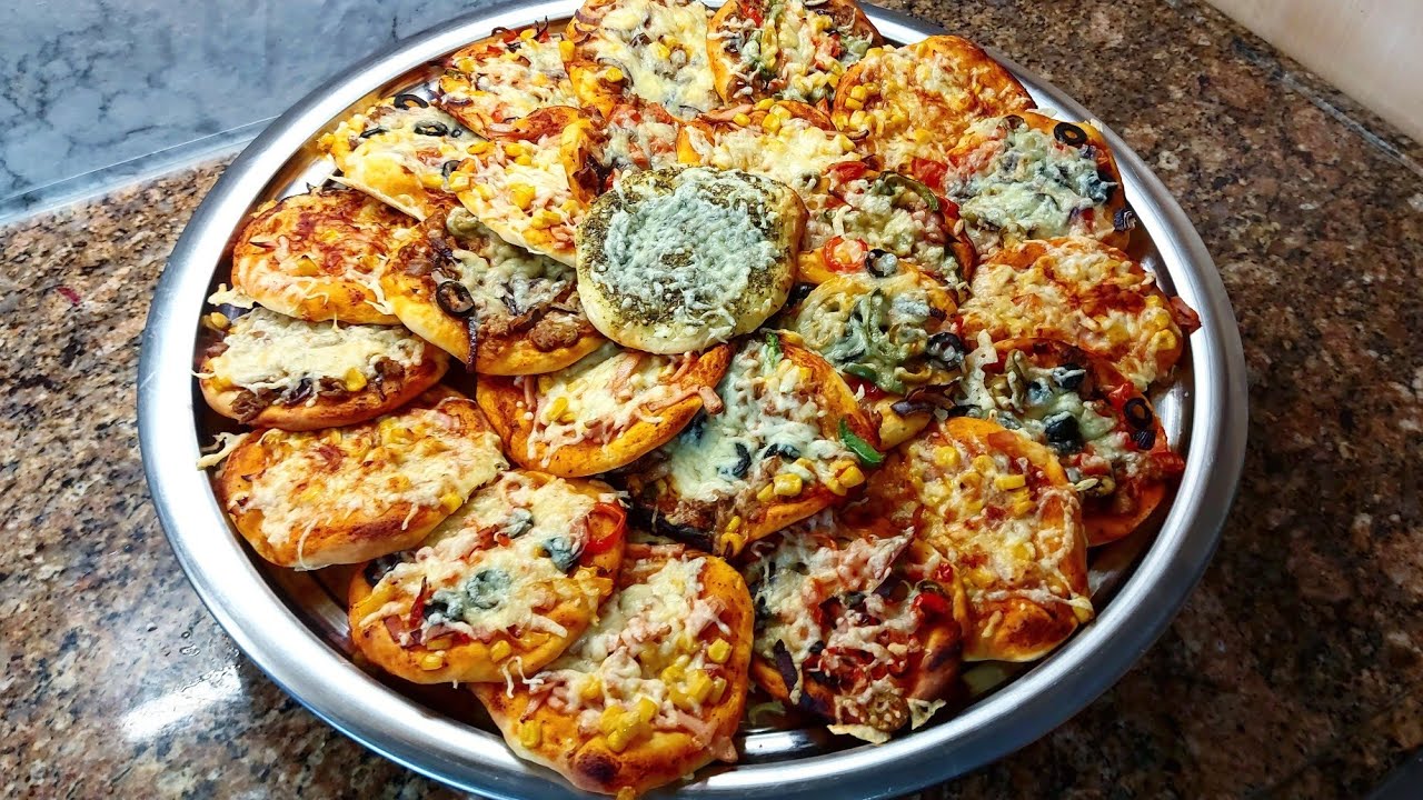 بيتزا صغيره لمدارس اولادنا او عشاء عجينه قطنيه هشه ولا اروع من مطبخ ماريانا mariana'skitchen Pizza