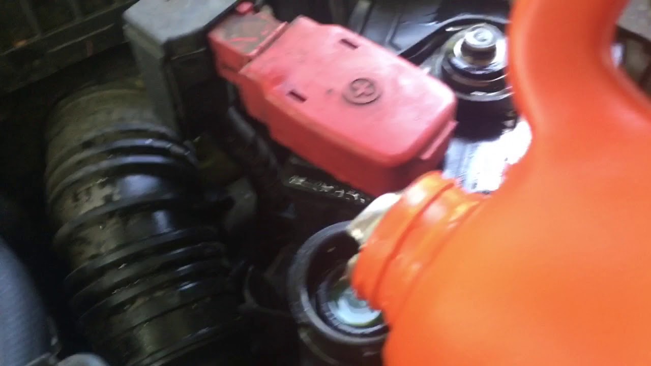 How to refill coolant on a Honda Civic 2007 - YouTube