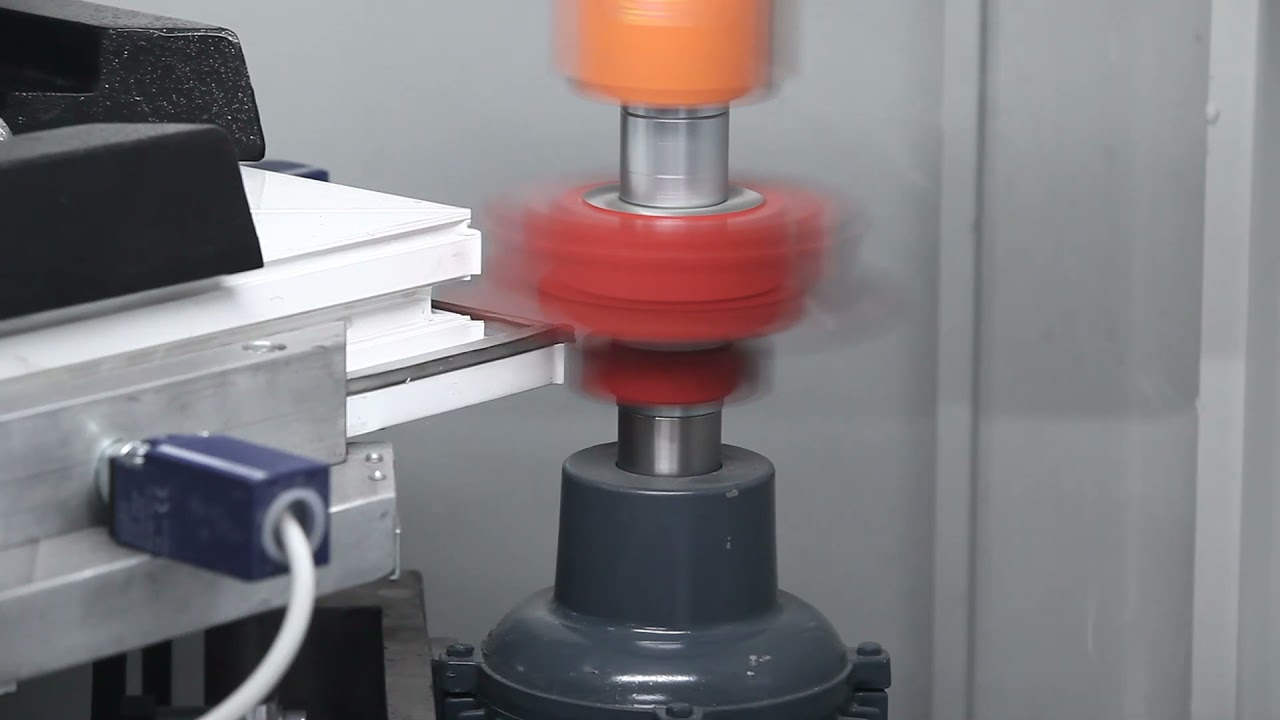 SC601 - Masina de debavurat cu 3 grupuri de freze, automata