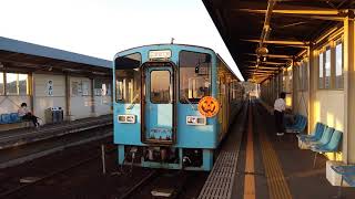 【ハロウィン列車・ＭＲＴ３０５・ＭＲＴ３０６】ＭＲＴ３００形三菱自工前行発車（水島臨海鉄道弥生駅）【ＭＲＴ３０５にハロウィンヘッドマーク付き】