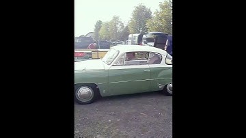 Oldtimer DDR Auto  Wartburg 311 Coupe in Fahrt