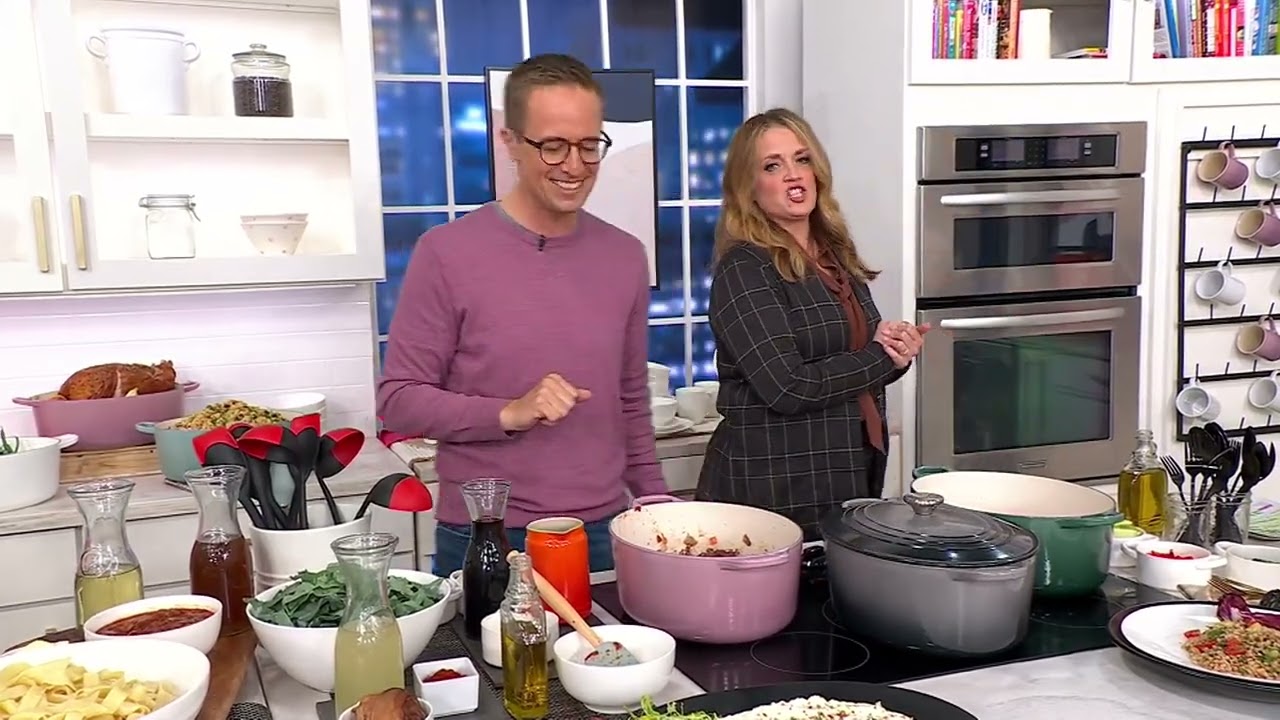 Овальная голландская духовка Le Creuset объёмом 8 кварт с чугунной крышкой на QVC