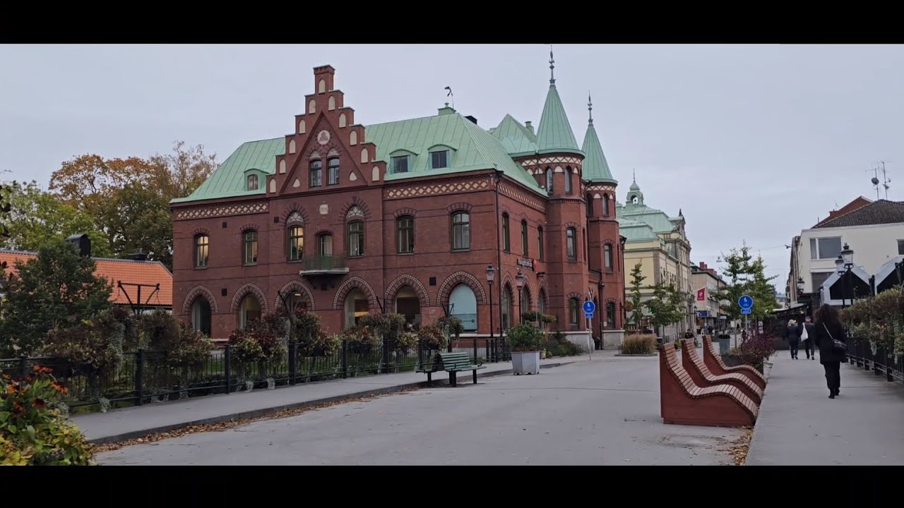 Autumn walk in Sweden ||Nyköping centrum tour in windy weather - YouTube