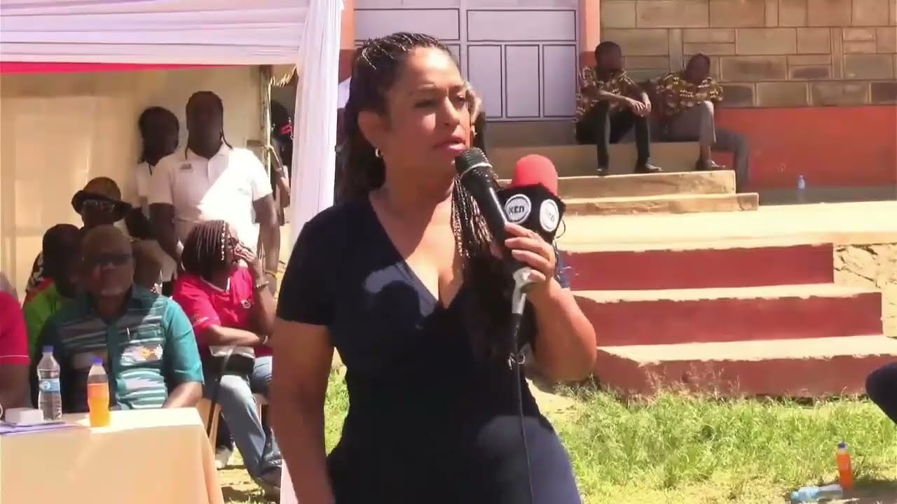 Socialite Bimbo Esther Passaris on Mic showing her sweetness to Nairobians!!